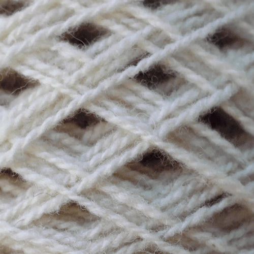 Corriedale fårull DK 2 trådar naturvit – hållbart och djurvänligt garn från Friendly Wool Detajl